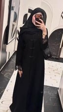 عبايه كريب مع أكمام دانتيل