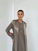 عبايه راقية بتصميم كلاسيكي فاخر 
