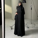 عبايه بقصة كلوش واكمام أنثوية 