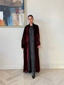 عبايه مخمل فرنسي بقصه كلوش مع فستان داخلي
