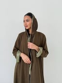 عبايه من الجوخ بالون الزيتي بقصه واسعه
