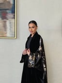 عباية من المخمل مزينه بقماش المخمل الذهبي
