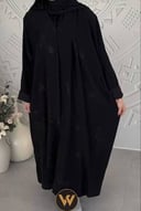 عباية حرير مطرزة بورود فخمة 🌸
