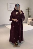 عباية حرير مطرزة بورود فخمة 🌸