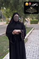 عباية حرير مطرزة بورود فخمة 🌸