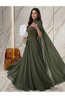 فستان سهرة دفنا باللون الزيتوني الساحر مطرز بالترتر مع كيب انسيابي