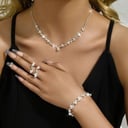 طقم إكسسوارات زفاف نسائي من قلادة زهور وأقراط وأساور
