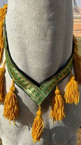 طوق زينة - شعار ذهبي