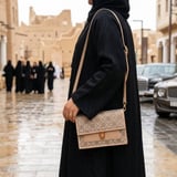 شنطة كتف TORY بعدة خيارات  - بيج