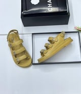 حذاء ماركة شانيل  - 2