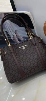 شنطة نسائية ماركة مايكل كورس  - 1