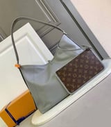 شنطة نسائية ماركة لويس فيتون  - رصاصي