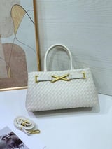 شنطة نسائية ماركة بوتيغا - ابيض