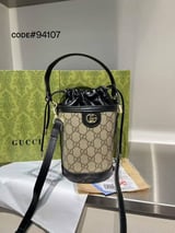 شنطة نسائية ماركة قوتشي - g16 - اسود في بيج