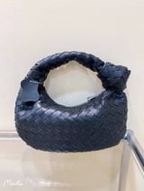 شنطة نسائية ماركة بوتيغا فانيتا - كحلي
