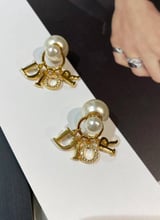 طقم اكسسوارات نسائية ماركة ديور  - ذهبي