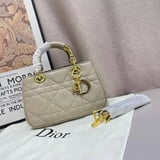 شنطة نسائية ماركة ديور - ابيض