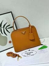 شنطة نسائية ماركة برادا  - بني