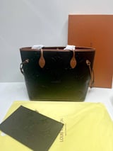 شنطة نسائية ماركة لويس فيتون  - 1