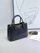 شنطة نسائية ماركة مايكل كورس - 6