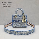 شنطة نسائية ماركة ديور  - أزرق
