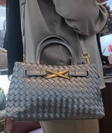 شنطة نسائية ماركة بولغري  - فضي