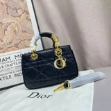 شنطة نسائية ماركة ديور - كحلي