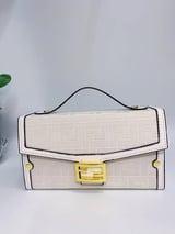 شنطة نسائية ماركة فندي - ابيض