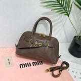 شنطة  نسائية ماركة ميو ميو  - بيج