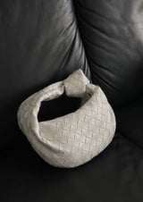 شنطة نسائية ماركة بوتيغا - ابيض