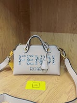 شنطة نسائية ماركة فندي - ابيض