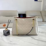شنطة نسائية ماركة لويس فيتون - ابيض