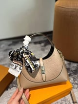 شنطة نسائية ماركة لويس فيتون  - بيج