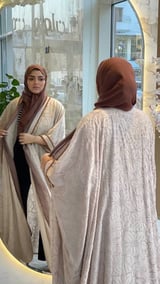 عباية قصة بشت مع اضافة اللولو من الأمام وع الكم - مقاس 54 - بيج