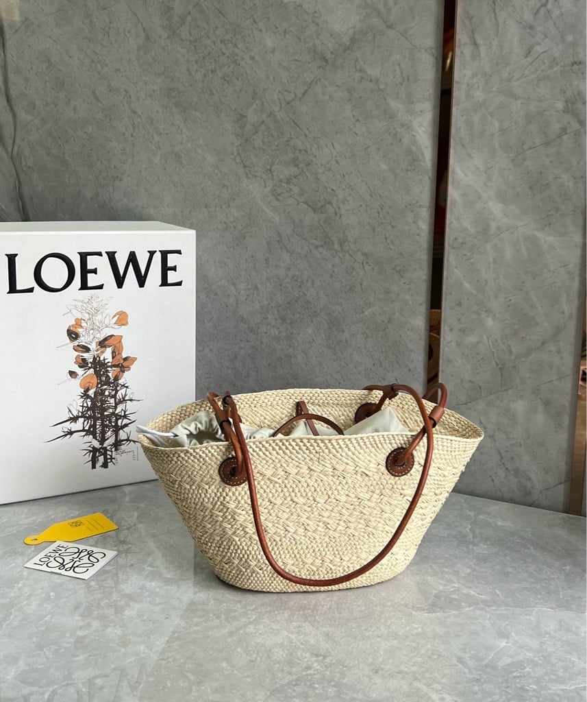 لويڤي small anagram basket bag - صورة 6