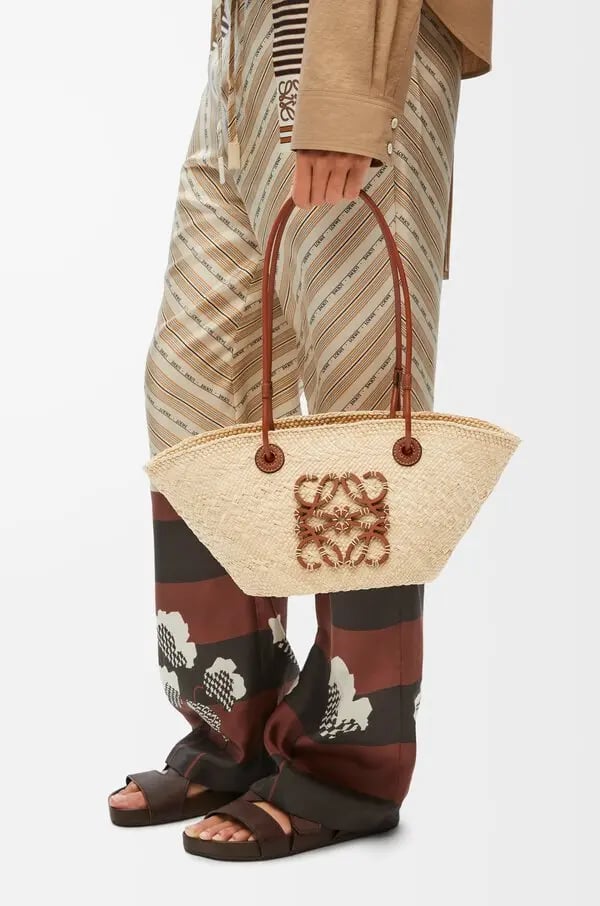 لويڤي small anagram basket bag - صورة 1