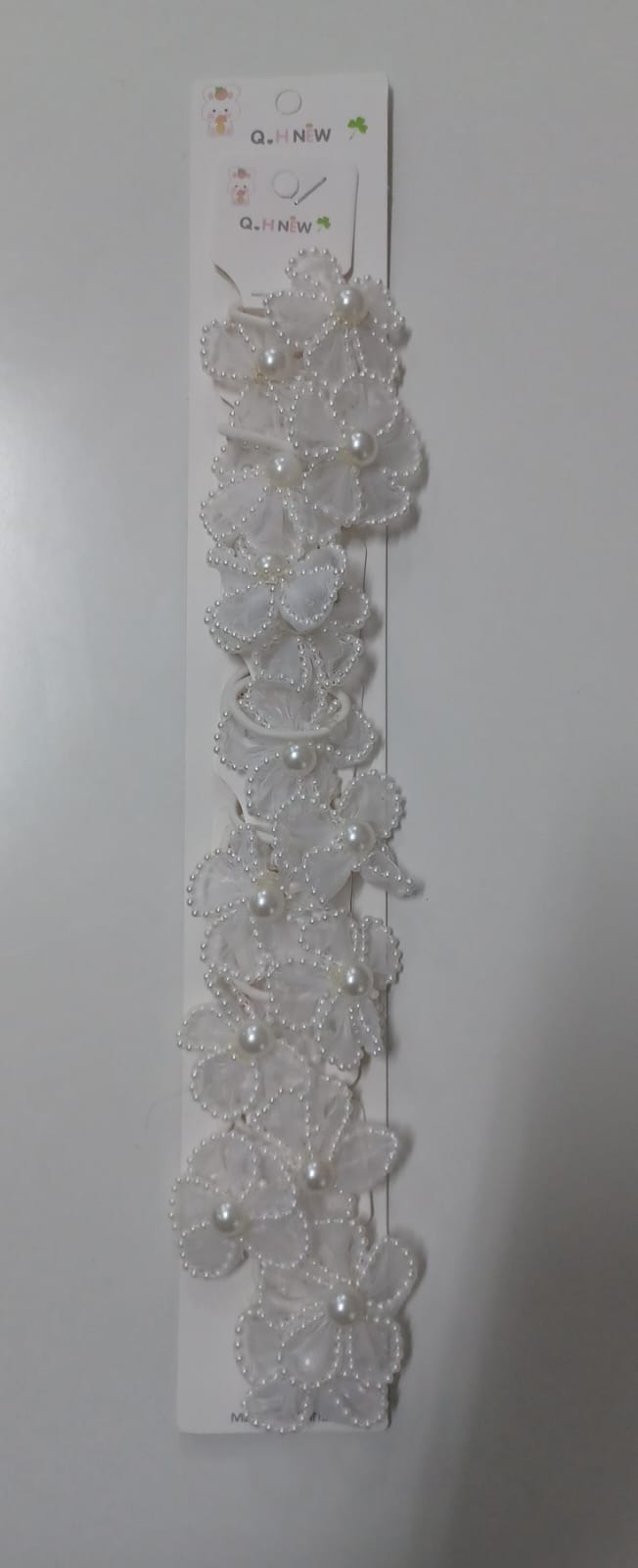white pearl and lace flower hair accessories. C4 \ G021039 - Image 1