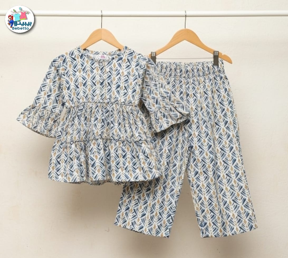 two-piece children's outfit featuring a blue and beige patterned top with ruffled sleeves and matching wide-leg trousers 750E \ G322104 - Image 1