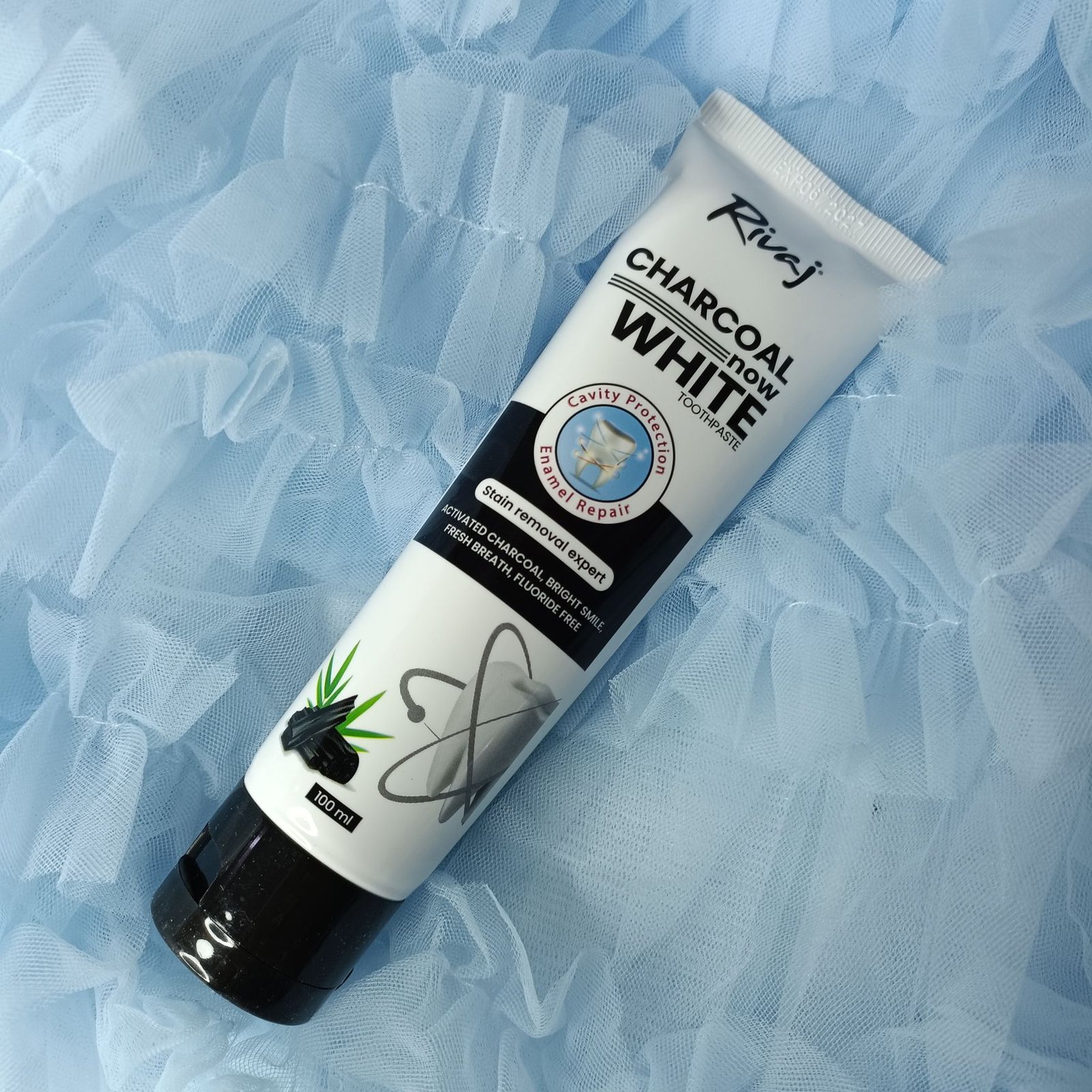 RIVAJ CHARCOAL WHITE  TOOTHPASTE 100ML E41 \ 5060453454008  - صورة 3
