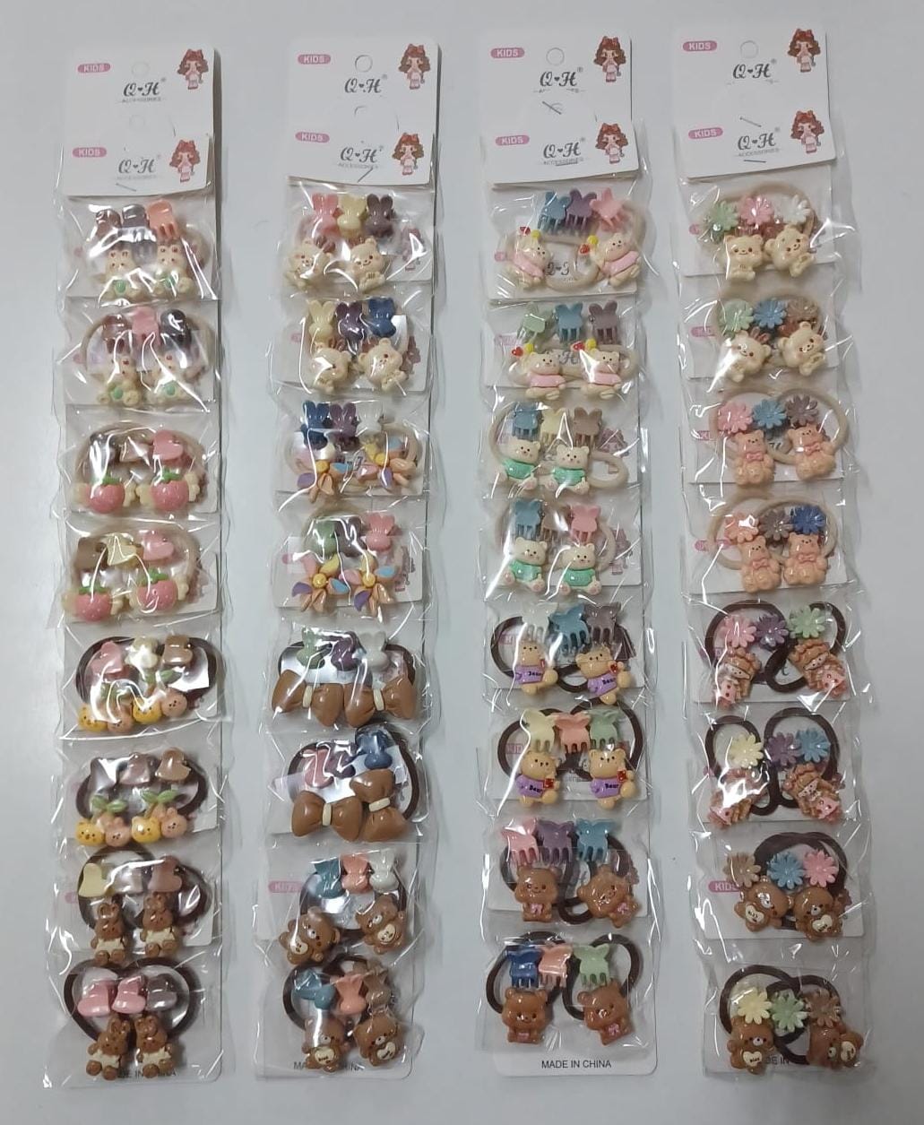 Resin animal and flower decorative charms D12 \ G020836 - Image 1