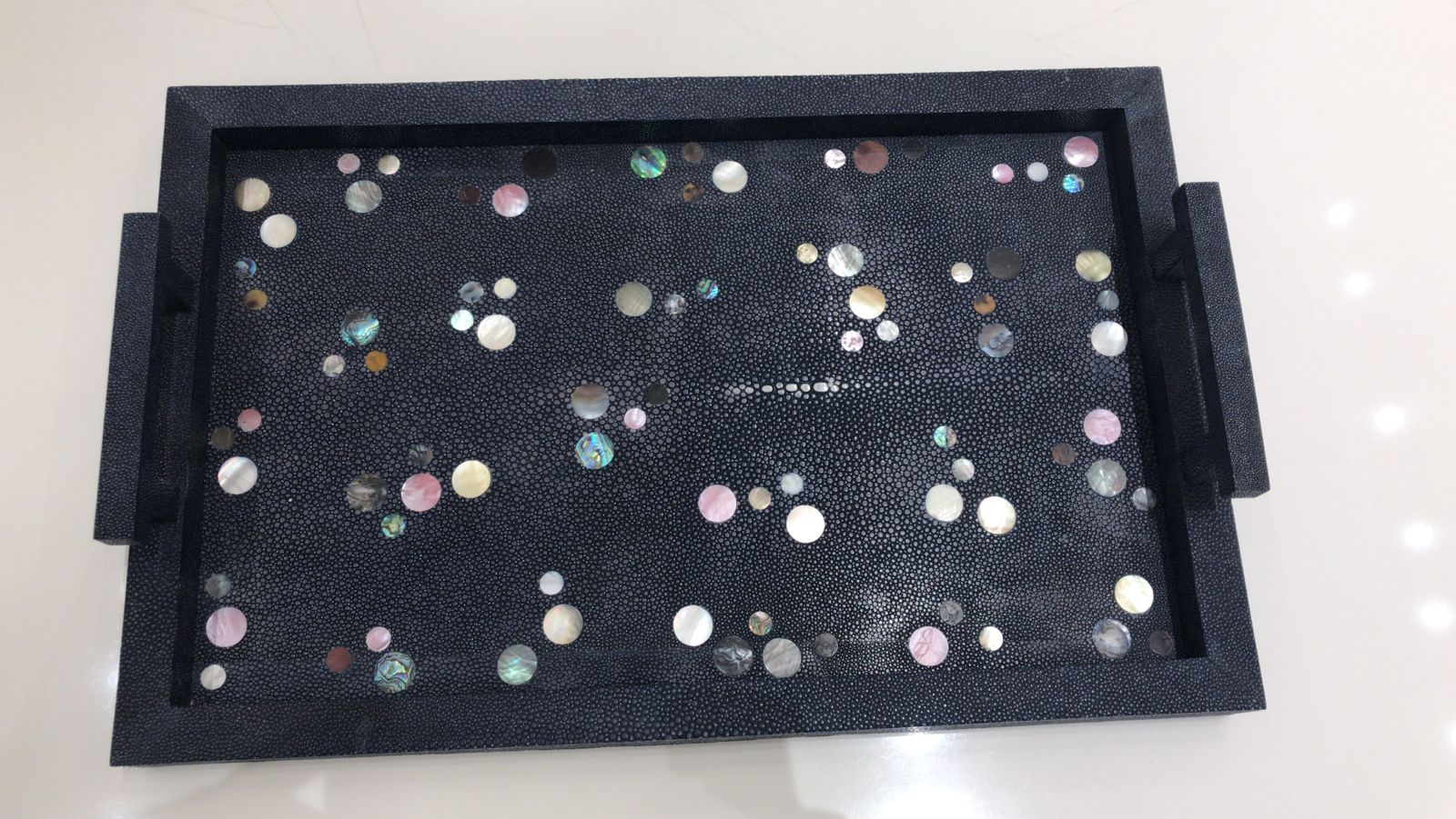 Luxury Medium Polka Shagreen Dark Blue Leather Tray with Different Round Colors with 2.Handles - صورة 3