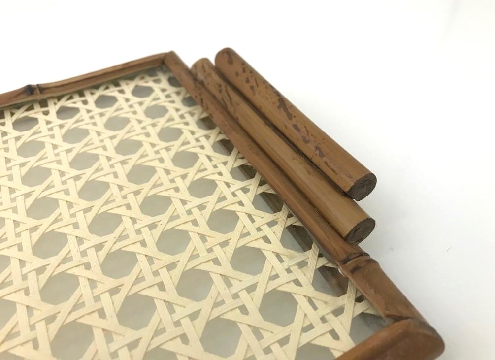 Medium Rectangular Bamboo Tray with Natural Straw & Glass Bottom - صورة 4