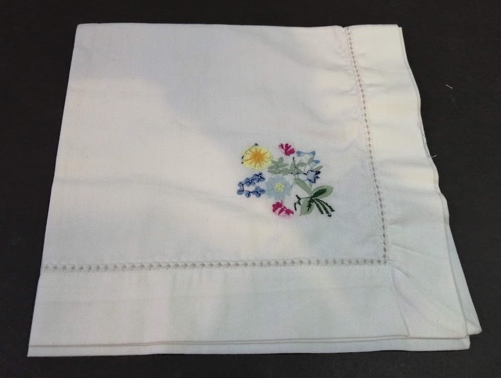 Embroidered Flower Cotton Napkins Set of 12.Pcs - صورة 1