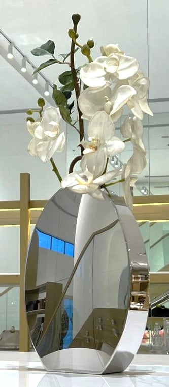 Vertical Oval S/Steel Vase - صورة 2