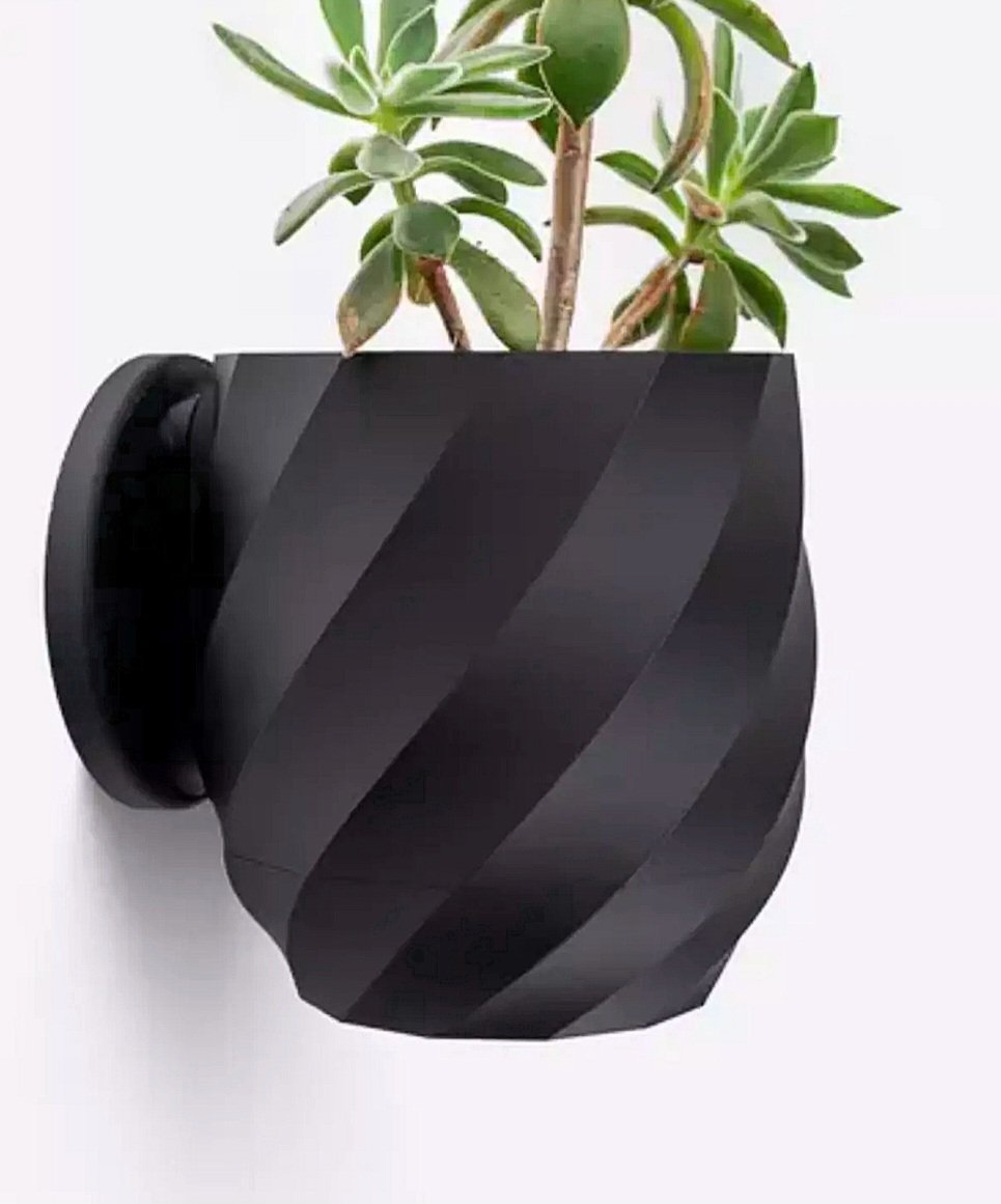 Twisted Planter by Pots  - Image 1