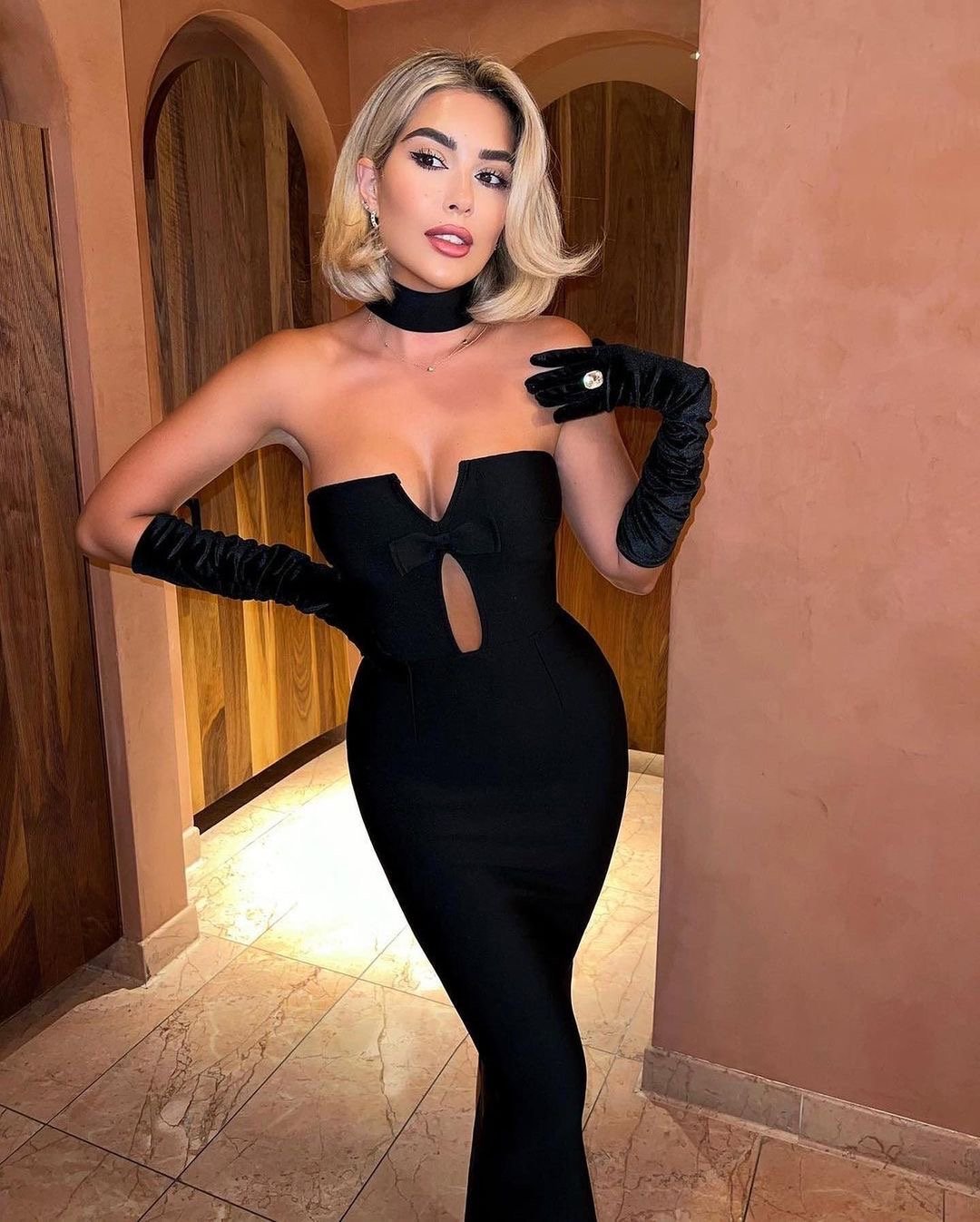 فستان بلا أكمام مشد طويل - صورة 1