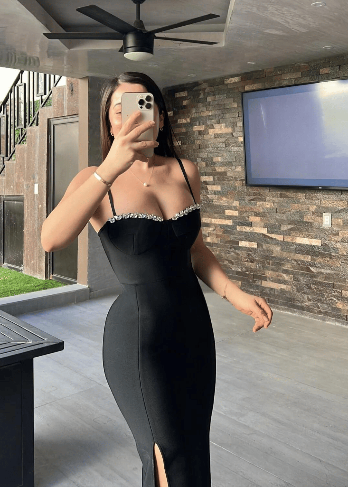 فستان بلا أكمام للركبة - صورة 2