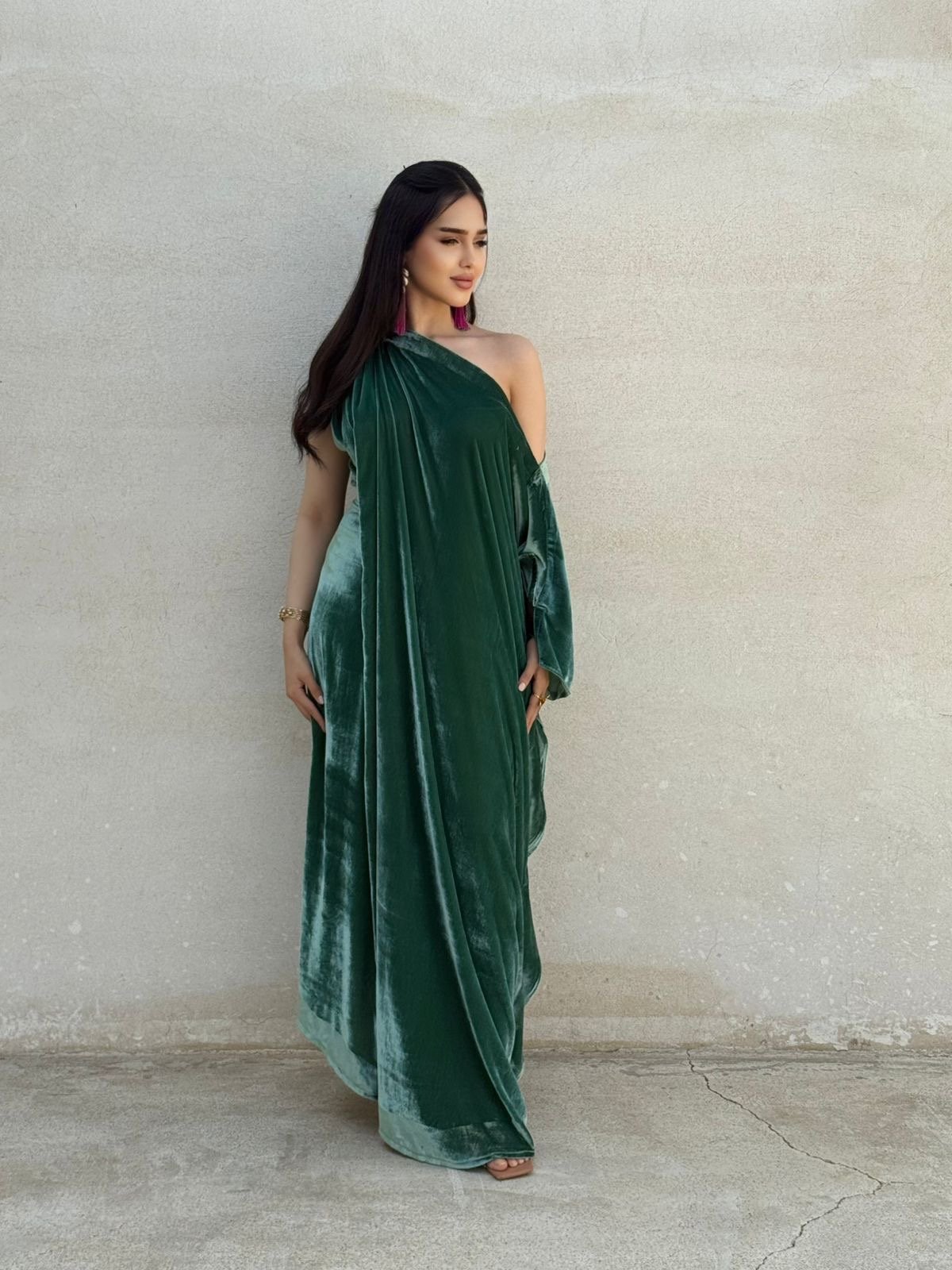 Off-shoulder  - صورة 1