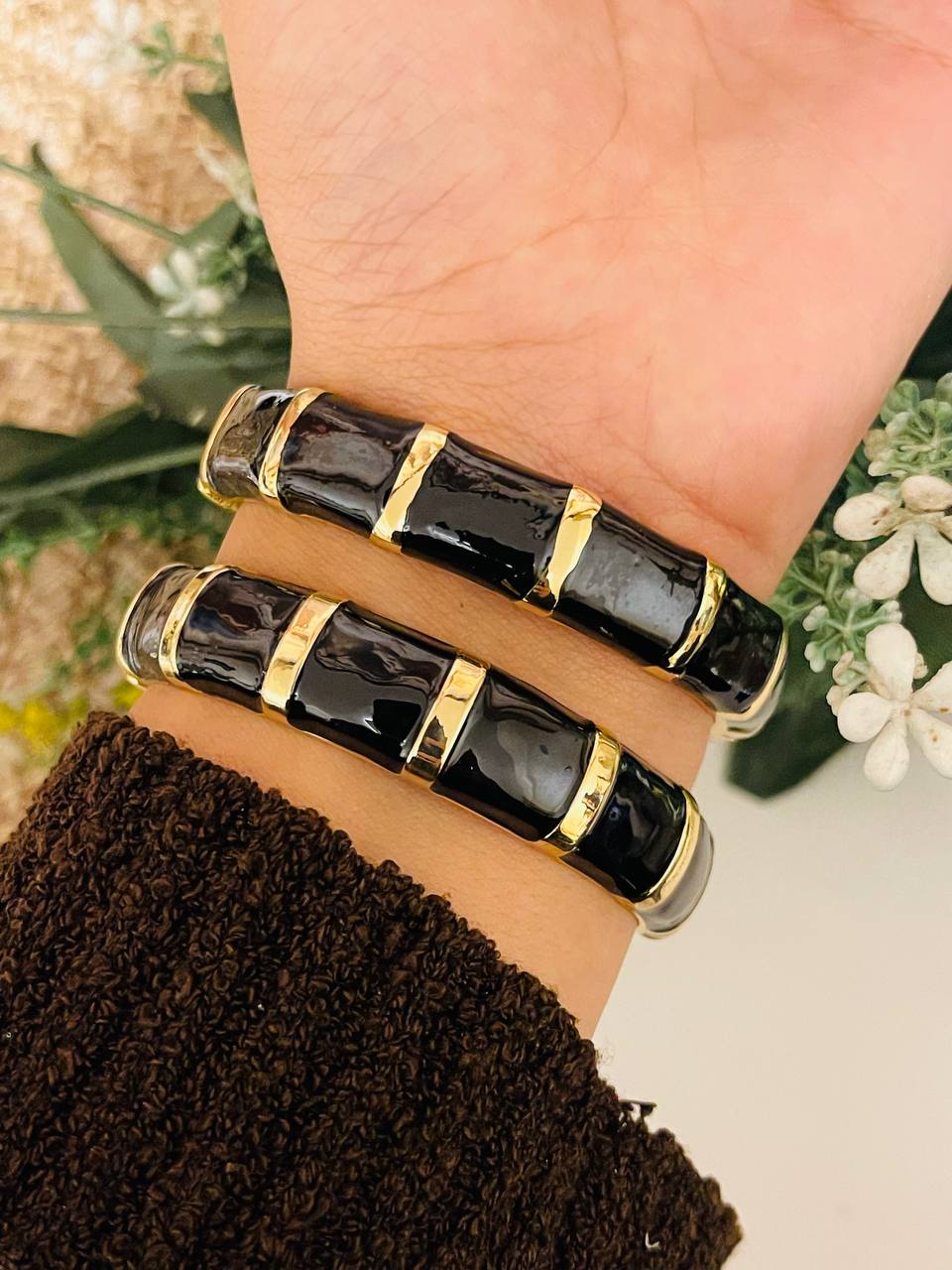 Black bangle with gold lines✨14 - صورة 2