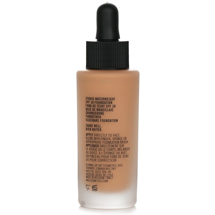 أساس Studio Waterweight SPF 30 - # NC42 (متوسط حقيقي بتدرجات ذهبية) 30ml/1oz من MAC - صورة 3